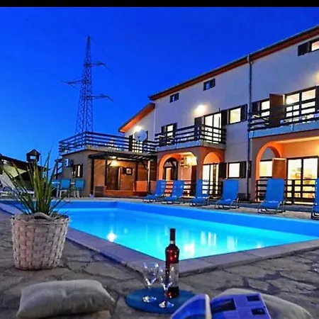 Maya Apartmán