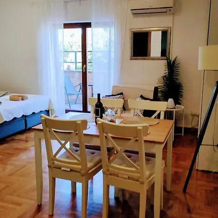 Maya Apartmán